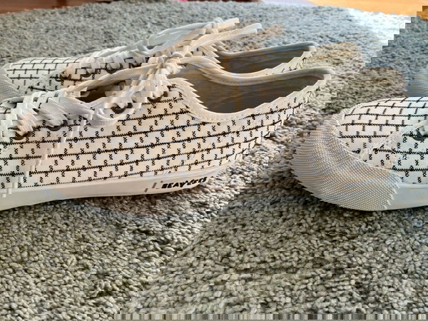 Ολοκαίνουρια sneakers SeaVees