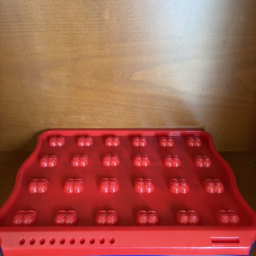 Who Is It? Board Game like new