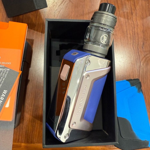 Geekvape Aegis Legend 3 mod kit like new with charger and liquid
