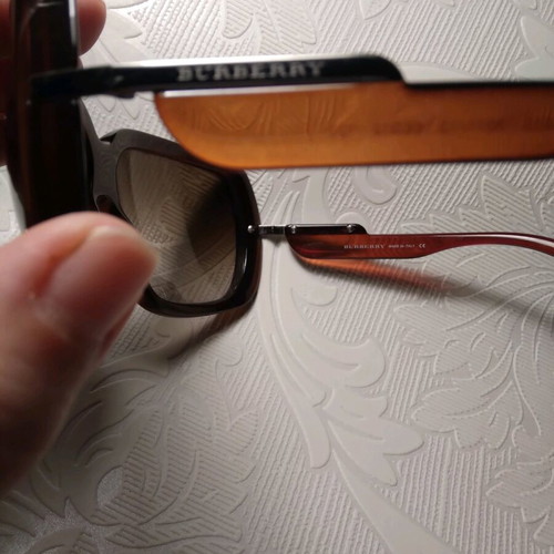 Burberry sunglasses like new, brown acetate frame