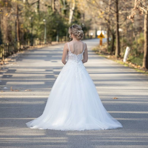 Wedding dress A-line with veil and petticoat, like new, size S