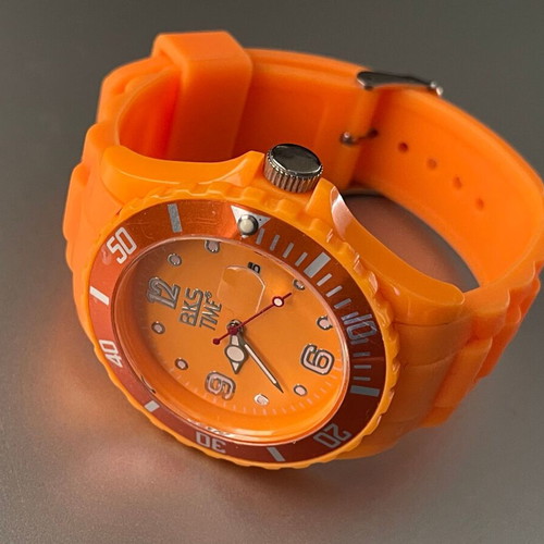 Unisex wristwatch orange with silicone strap new