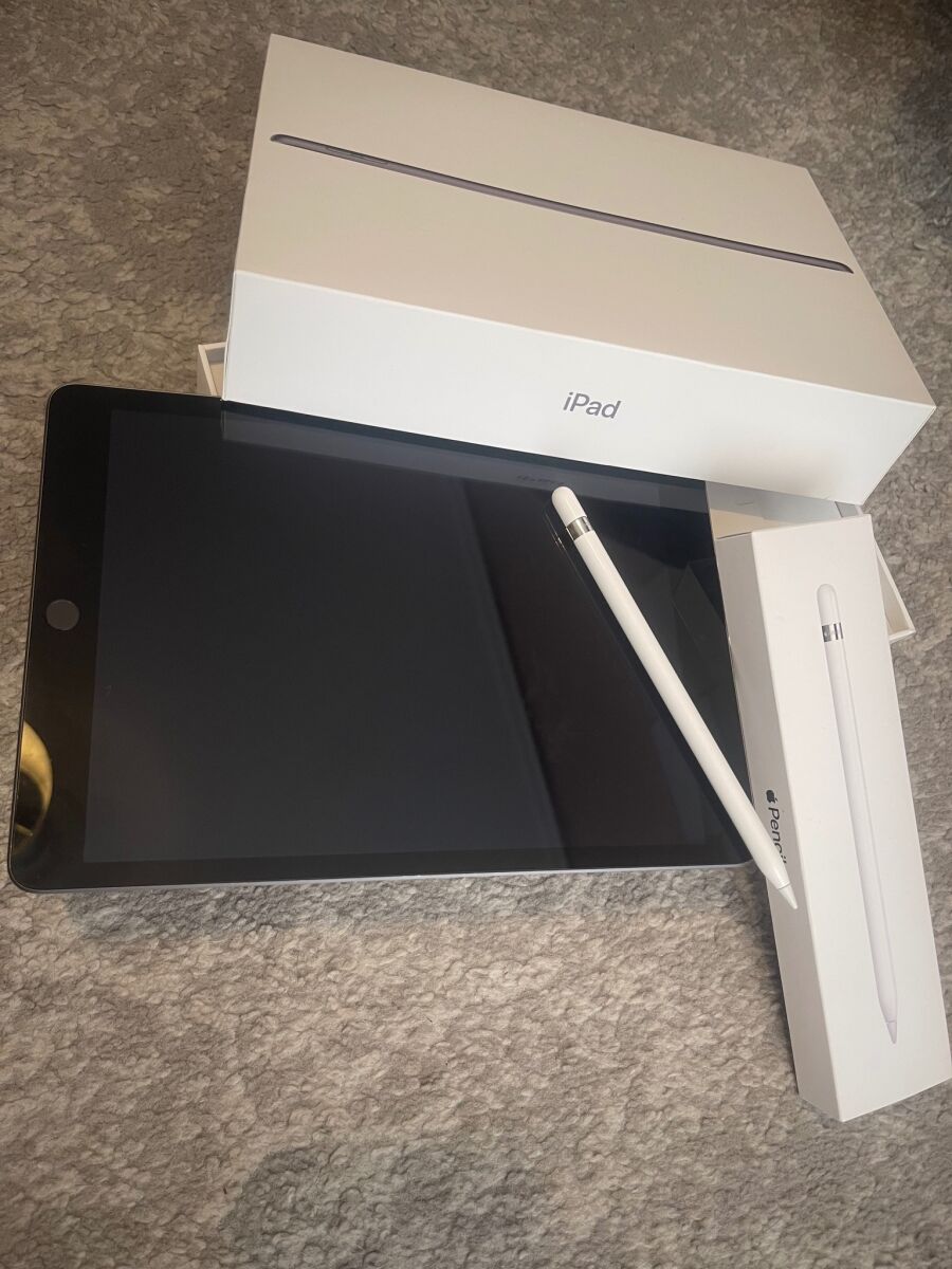 iPad 9th generation 64Gb like new with… - € 300,00 - Vendora.cy
