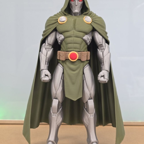 Doctor Doom figure 23cm height new