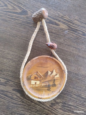 Wooden vintage decorative wall plate 1963 like new