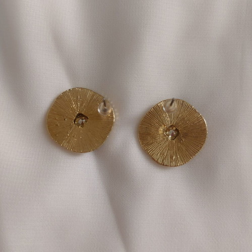 Vintage earrings with blue iridescent stone like new, gold tone