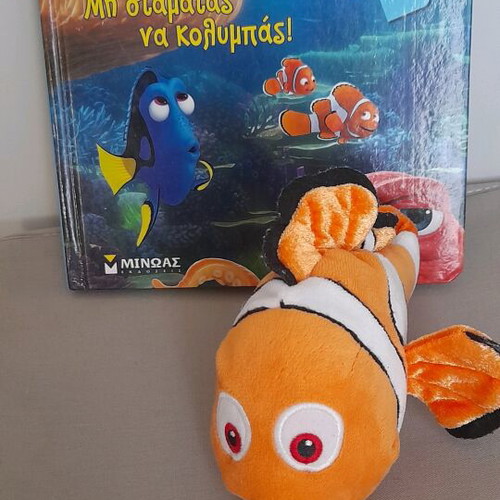 Book with Nemo puzzle and plush gift like new