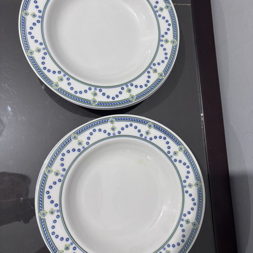 Plates set of 6 white with blue patterns like new