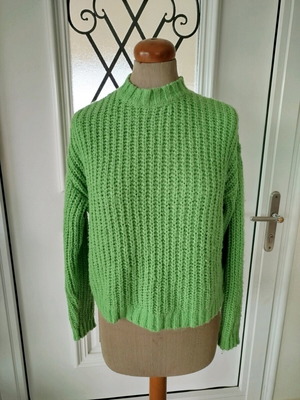 Bershka green pullover size M like new