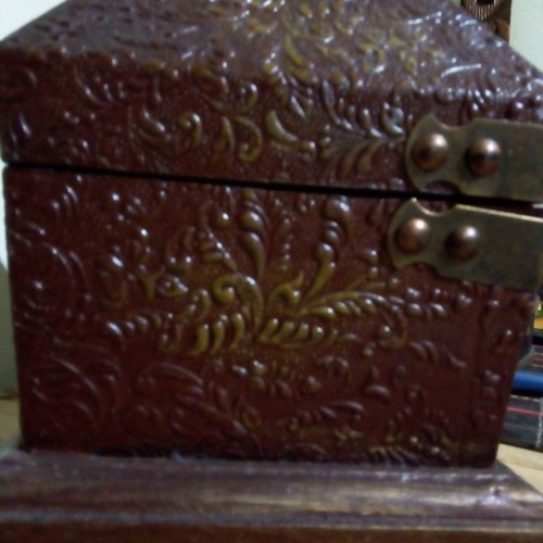 Jewelry box used brown with floral decoration