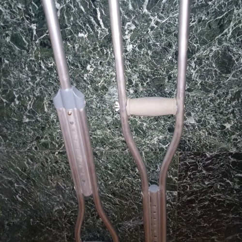 Aluminum children's crutches adjustable height like new
