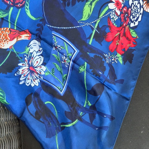 Scarf blue with flowers new