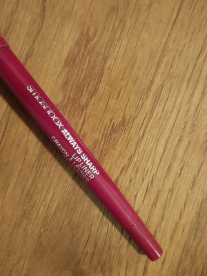 Smashbox lip liner like new, shade crimson