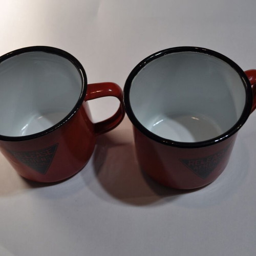 Set of 2 retro metal enamel mugs new, 350 ml