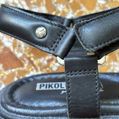 Pikolinos sandals size 40, black