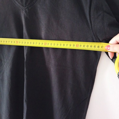 Black T-shirt sizes 47cm and Medium like new