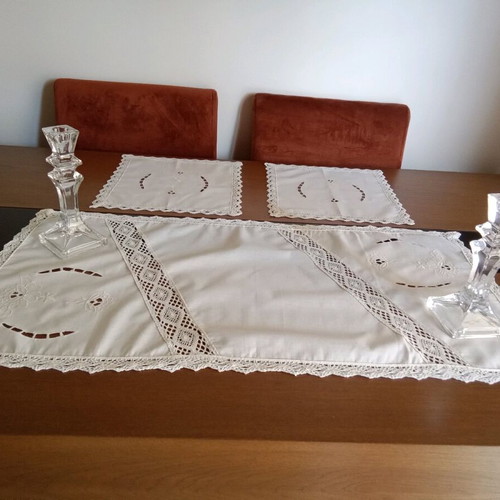 Ecru embroidery set of 3 pieces like new