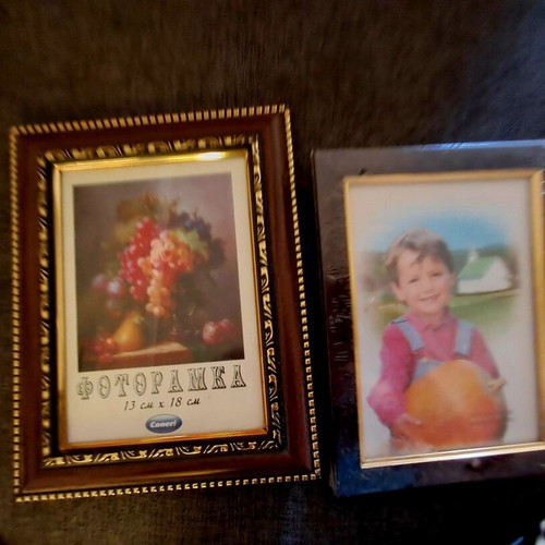 Photo frames set of 2 and 2 frames like new