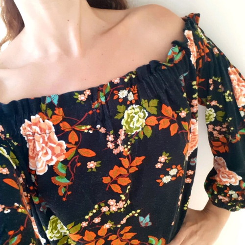 Off-shoulder blouse with floral pattern, one size, black multicolor