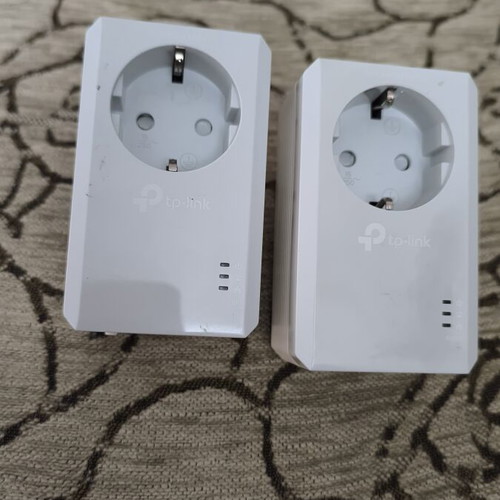 TP-LINK TL-PA4010PKIT v5 Powerline double with passthrough socket and Ethernet port like new