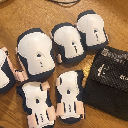 Protective Gear for Rollers like new, includes knee, elbow, hand pads and bag
