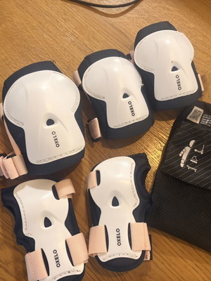 Protective Gear for Rollers like new, includes knee, elbow, hand pads and bag