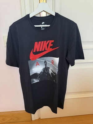 Nike short-sleeve black t-shirt like new, size L