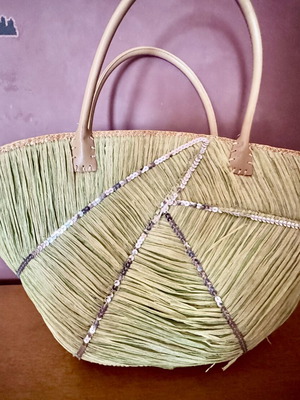 Handmade summer shoulder bag with sequins, like new, straw
