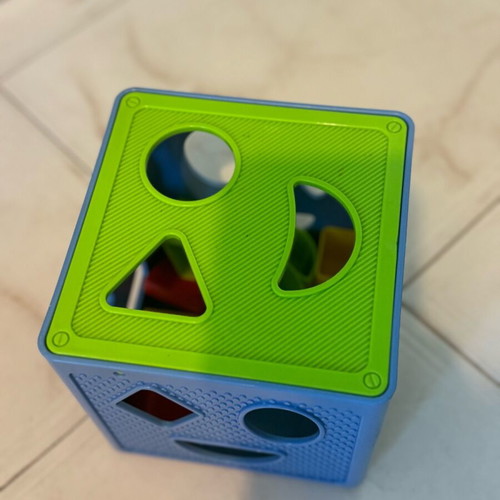 Shape sorting cube like new with blue and green colors