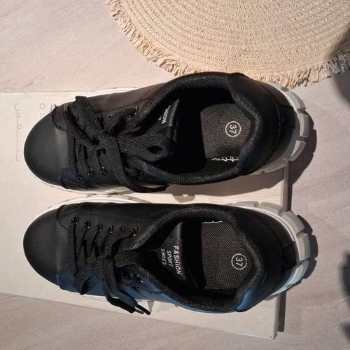 Axel women's sneakers size 37, black with white chunky sole