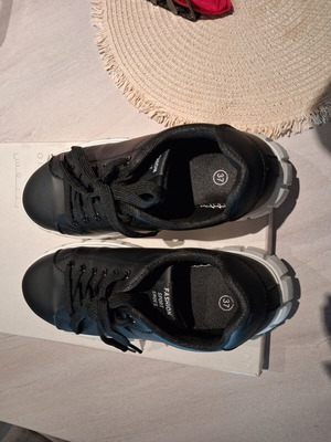 Axel women's sneakers size 37, black with white chunky sole
