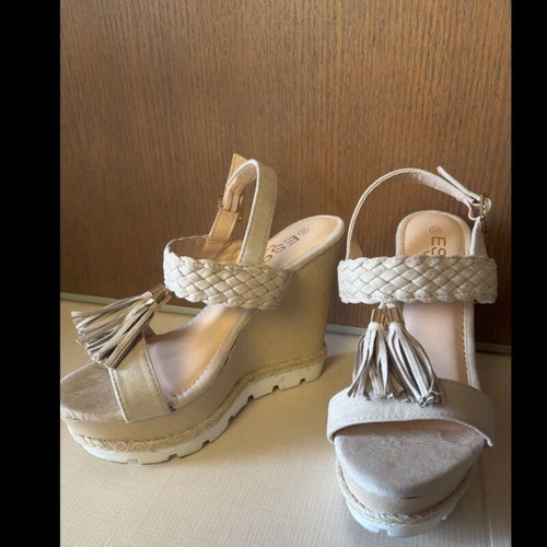 Beige platform sandals new, size 38