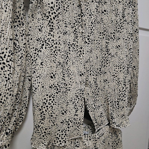 Set In the Style shirt and pants like new, black and beige