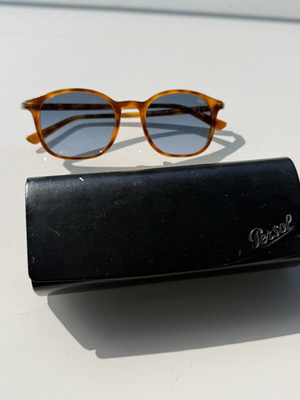 Persol Vintage Sunglasses like new, classic tortoise with original case