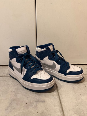 Nike Jordan athletic boots size 38 like new, blue