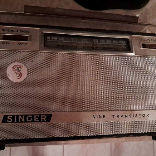 Singer Nine Transistor vintage radio used, collectible