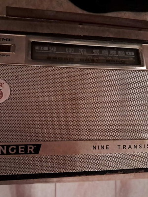 Singer Nine Transistor vintage radio used, collectible