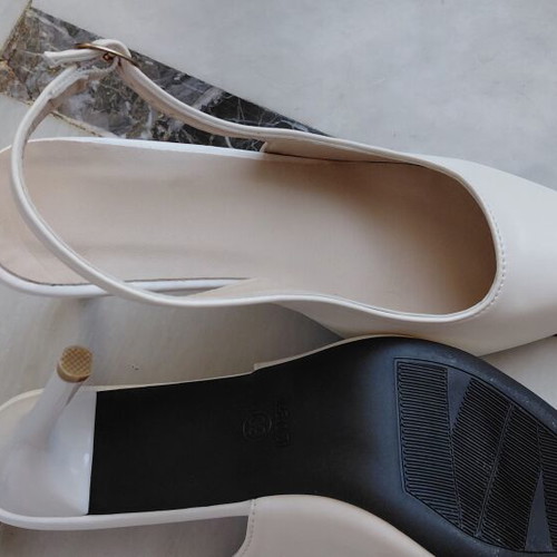 White women's pumps size 38, brand new
