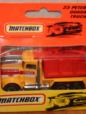 Matchbox 23 ''Peperbilt Quarry Truck'' мащаб 1:80 нов