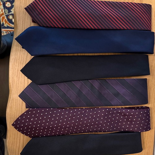Pack of 9 silk ties Louis Vuitton, Boss, Ralph Lauren like new