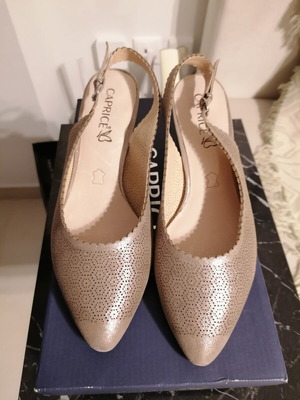 Slingback γόβες Caprice σαν καινούργιο, μπεζ χρυσαφί, μέγεθος 38.5