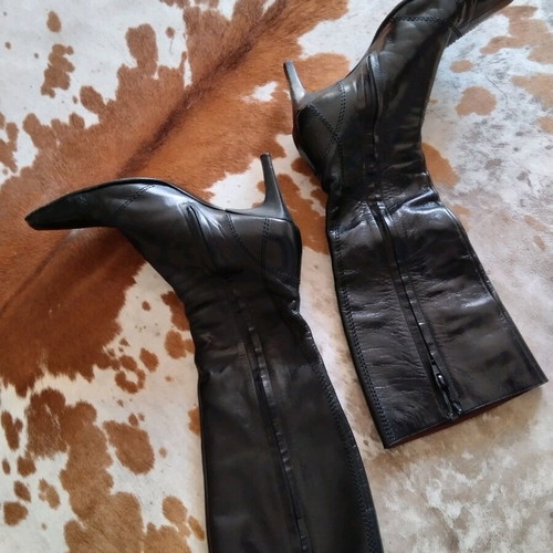 Black leather boots size 39.5 like new