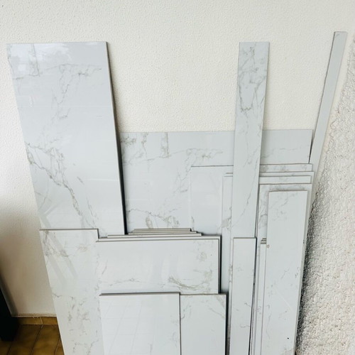 White tiles of excellent quality, 23 pieces, new