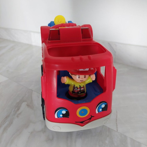 Fischer-Price Little People Fire Truck like new with 2 figures