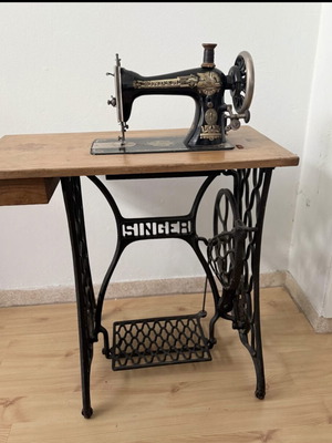 Singer sewing machine used in very good condition