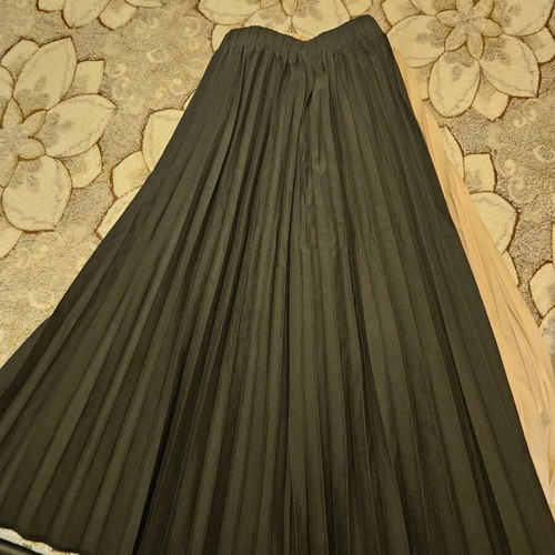 Pleated skirts new, 2 pieces, for 7-year-old girl, black and beige