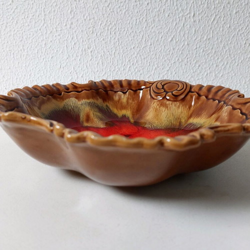 Ceramic set used with bowl and 2 ashtrays liquid lava style