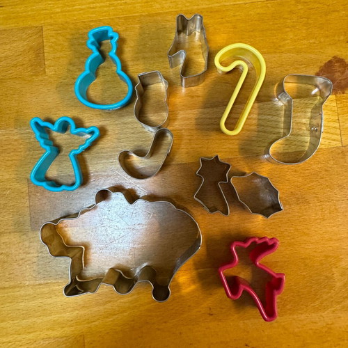 Christmas cookie cutter set like new