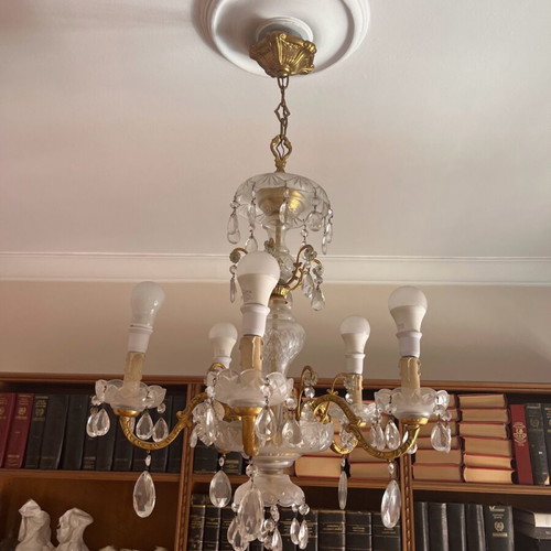 Classic chandelier like new with five lamps