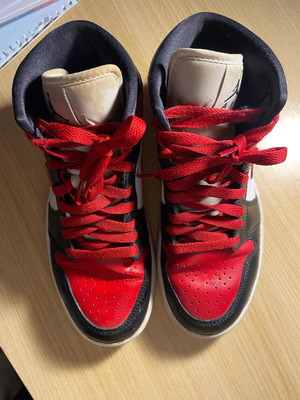 Παπούτσια Jordan μεταχειρισμένα νούμερο 38, αθλητικά μαύρο και κόκκινο
